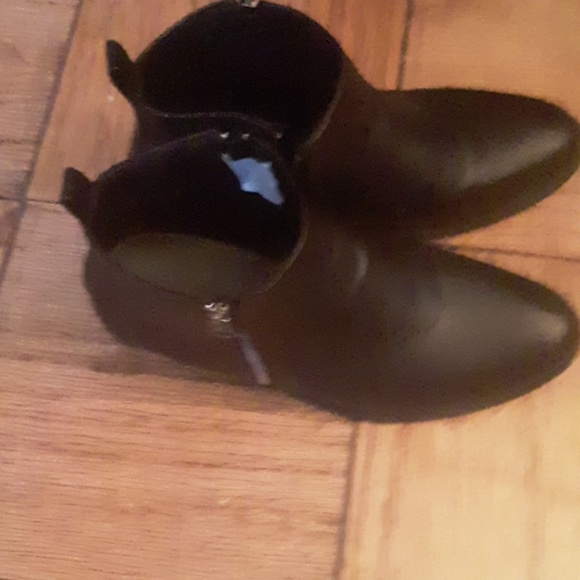 Boots - Picture 3 of 4